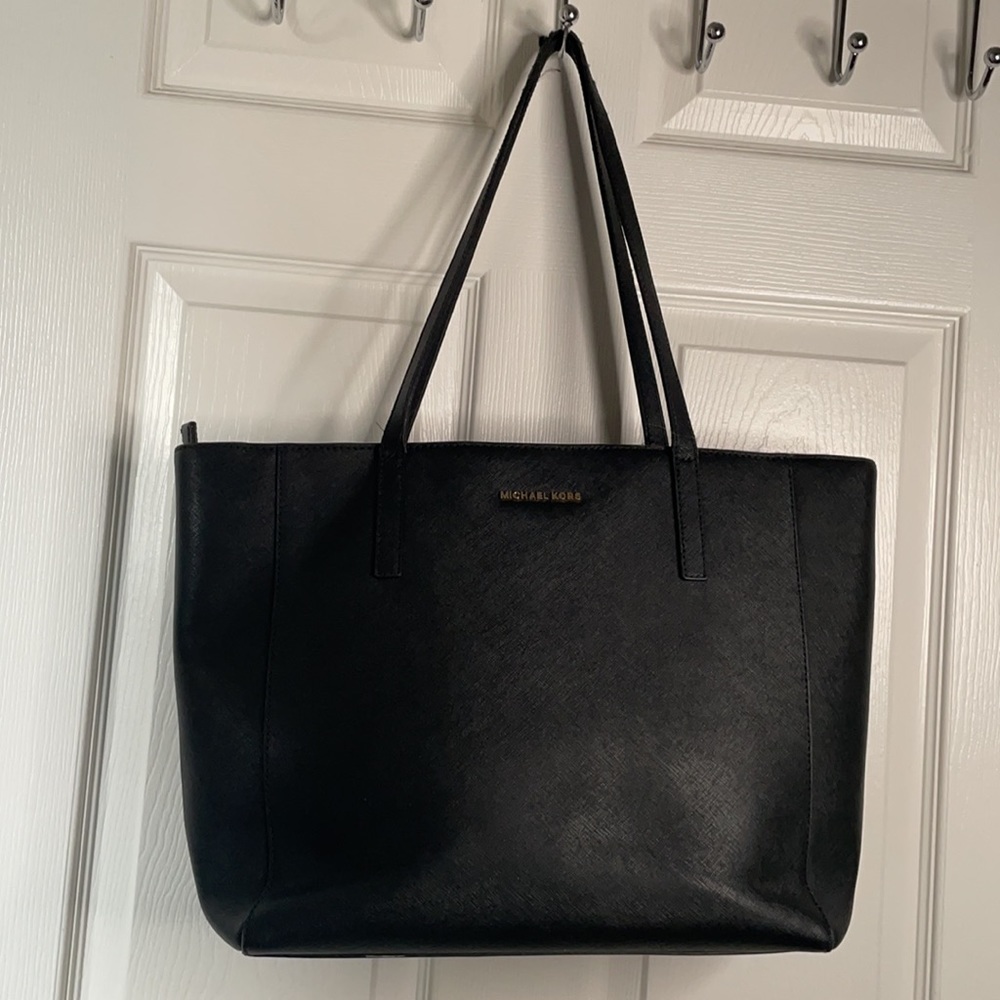 Michael Kors large turn key leather shoulder handbag